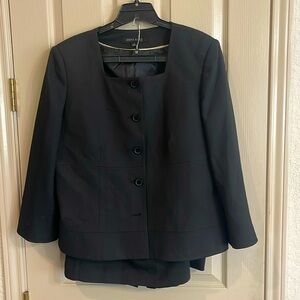 Anne Klein 2 piece suit